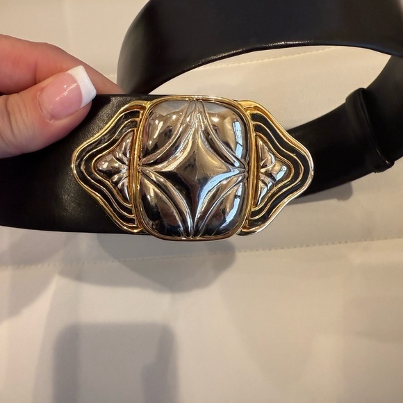 Judith Leiber black leather belt with gold/silver details - Picture 6 of 12